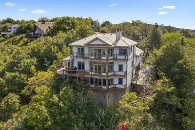 Image de Spectacular views! Escape summer heat! 5200 Sf of luxury!
