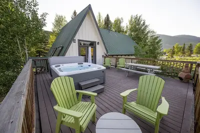 Image de Classic Chalet Walking Distance to the Slopes