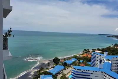 Image de The Beach Mountain & Ocean View, building right on the beach