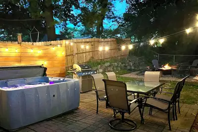 The Cow Tipper: Near Everything - Spa - Game Room - Fire Pit & Patio - Sleeps 10