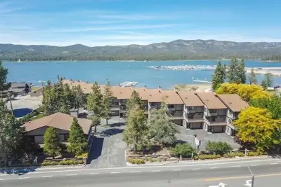 Image de Big Bear lakefront oasis— walk to village, boat dock
