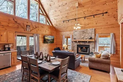 Image de Private Cabin | Hot Tub | King beds | Forest Views