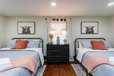 Image de Farmhouse Loft: Walking distance to North River, Dining and Shopping, Convenient to Bwater College