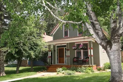 Image de Deadwood’s Old Front Porch as featured in Destination Deadwood Magazine
