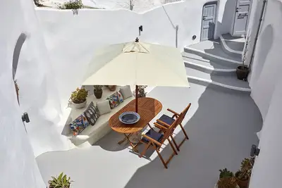 Image de Two Cave Houses with Private Garden Courtyard