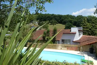 Image de Belle Villa classée 4**** piscine au calme et vue montagne 6 min des plages