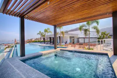 Image de Cozy Modern Condo in Romantica | Pool, Gym