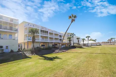 Image de Gated Community with Pool, Pet Friendly with Elevator ~ Coastal Splendor