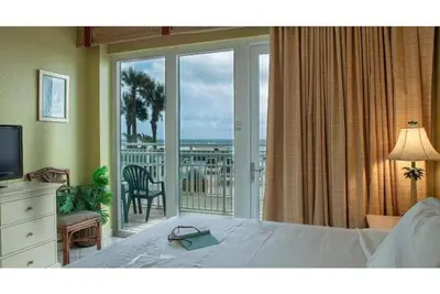 Image de Beach Front Condo