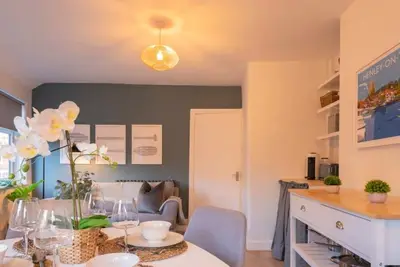 Image de Super Central Apartment Close To River & Station