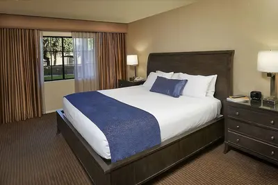 Image de Desert Oasis w/Mountain Views! Pet-friendly, Free Parking, 5 Pools, Salon, Spa!