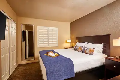 Image de Endless Arizona Fun! 2 Serene Units, Courtyard View, Free Parking, Five Pools!