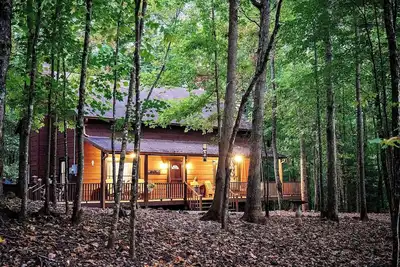 Image de Sleeps 17! 3 King Beds ~ Hot Tub ~ Fire Pit ~ Arcade ~ Dogs Ok