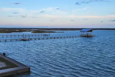 Image de Bayfront Home w/ New 240' Private Fishing Pier -- 2/2, sleeps 6