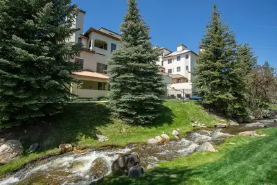 Image de Balcony over Burgess Creek, Walk to Gondola Square, Pool, Hot Tub