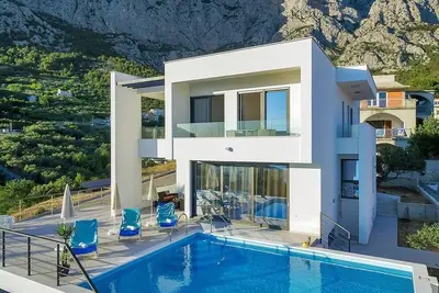 Image de Maison de vacances Makarska pour 1 - 9 personnes avec 5 chambres Ă coucher - Maison de vacances