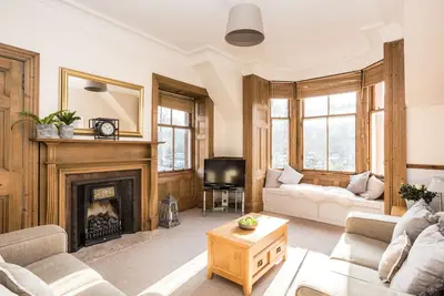 Image de Charming and comfortable apartment, centrally located with easy parking access. Sleeps 4