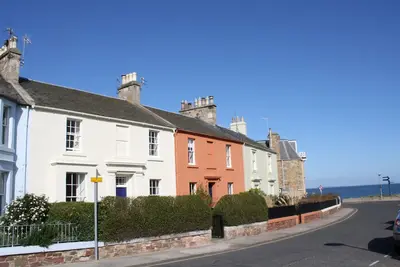 Image de Perfectly located for town and beach - Victorian terraced house near East Beach. Sleeps 7