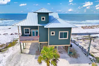 Image de Summer 2025 available! Beachfront Home! Sleeps 10! Gulf and Bay Views!