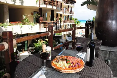 Image de Winner of Top 25 in Luxury All  Mexico- Oceanfrt- 2/2 Beach Club #23