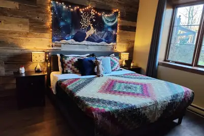 Image de Cozy ski retreat on Mont tremblant w\/artist studio (Pet-Friendly! )