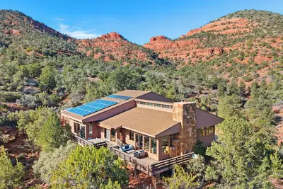 Image de Stunning Hilltop 3-Acre Villa, Forever Views, Hot tub, Ev Charger & Pet Friendly