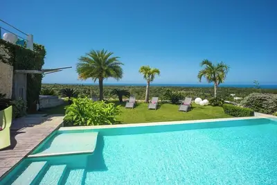 Image de V16a Vad Villa Panaema · Luxury villa Panaema sea view, pool table & jettub