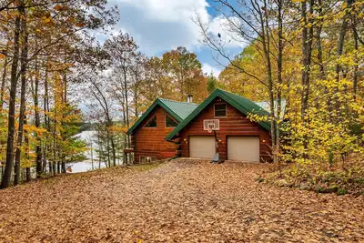 Image de Spiderlake Retreat Log Cabin LakeHouse w/private Pier 4br 3ba