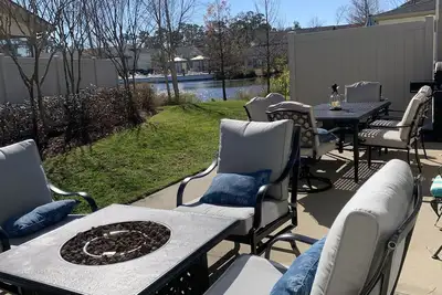 Image de Sandy Paws: Largest luxury end unit townhouse in Mariners Landing, Pet Friendly