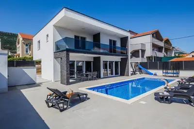 Villa Escape with Pool