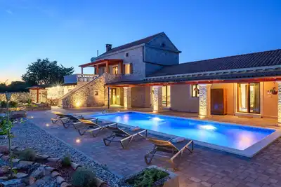 Villa Jacassa with heated swimming pool and jacuzzi