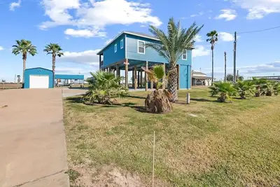 Image de Fishing Pier & Minutes to the Beach!