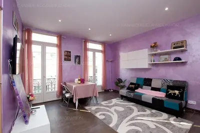 Image de Madeleine-2479-Agréable deux pièces dans la rue d'Antibes