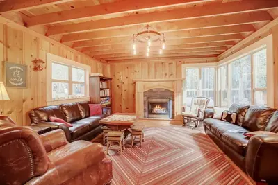 Image de Spacious Classic Cabin Retreat- near Lassen
