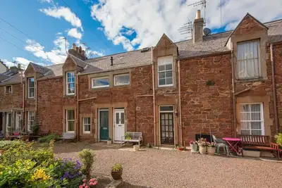Image de Cosy first-floor mews apartment, close to the beach and tucked away in a quiet courtyard. Sleeps 2