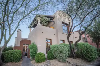 Image de Cozy Adobe Retreat with Stunning Mountain Scenery and Pool access!
