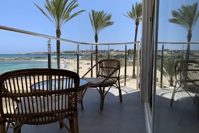Image de Espardell : Appartement en bord de la mer sur le front de mer d'Es Pujols