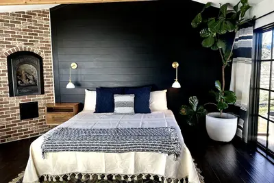 Image de Cozy Boho Mid Century Cottage