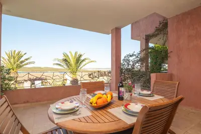 Image de Confortable appartement avec Wifi, climatisation, piscine, terrasse, animaux admis et parking