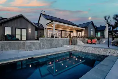 Image de Modern Ranch Estate overlooking Valley of Moon