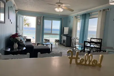 Image de Av36 - Gulf Front 2-Bed & 2-Bath Condo with Balcony & Pool