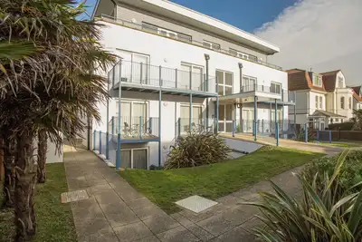1 Blue Waters, country holiday cottage, with a garden in Southbourne