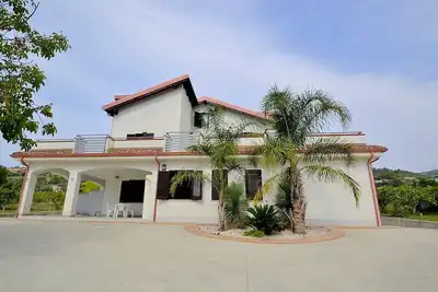 Villa Olga C: A cozy and welcoming apartment that is part of a villa situated in a quiet location, a few minutes from the town center, with Free Wi-Fi.