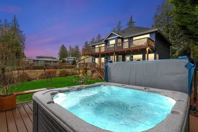 Image de Puget Sound Retreat - 4 Bedroom Home w\/ Hot Tub