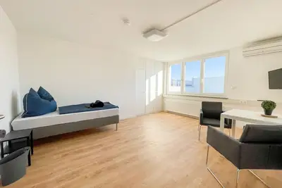 Image de Modern + spacious room with shared kitchen and shared bathroom