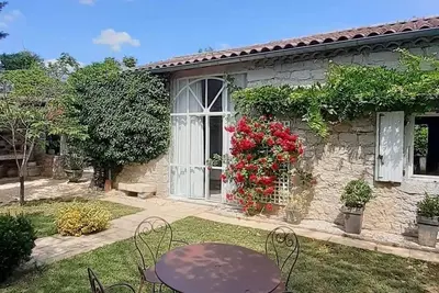 Image de Mas de charme en pierre dans écrin de verdure Piscine privée Vallon Pont d'Arc