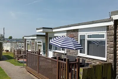 Image de Fossils Retreat: comfy 2 bedroom chalet with Sun deck & wifi.