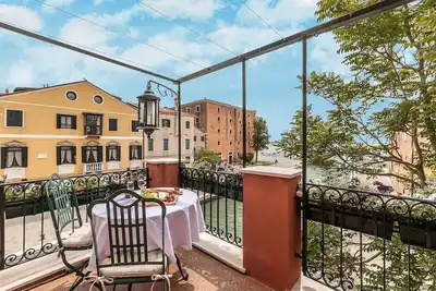 Image de Canal View Apartment with Great Terrace near Arsenale