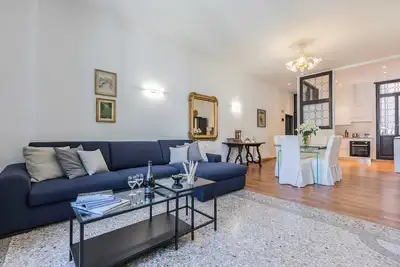 Image de San Marco Alluring and Spacious Apartment with Elevator
