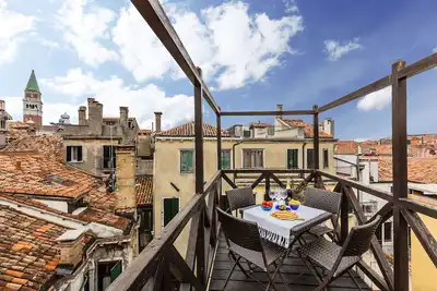 Image de Canal View Apartment with Panoramic Roof-Top Terrace